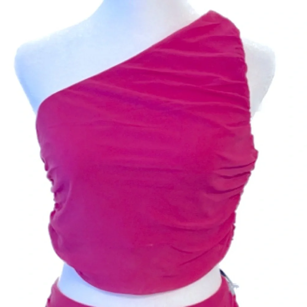 House of Harlow 1960 Hot Pink One-Shoulder Ruched Skirt Set